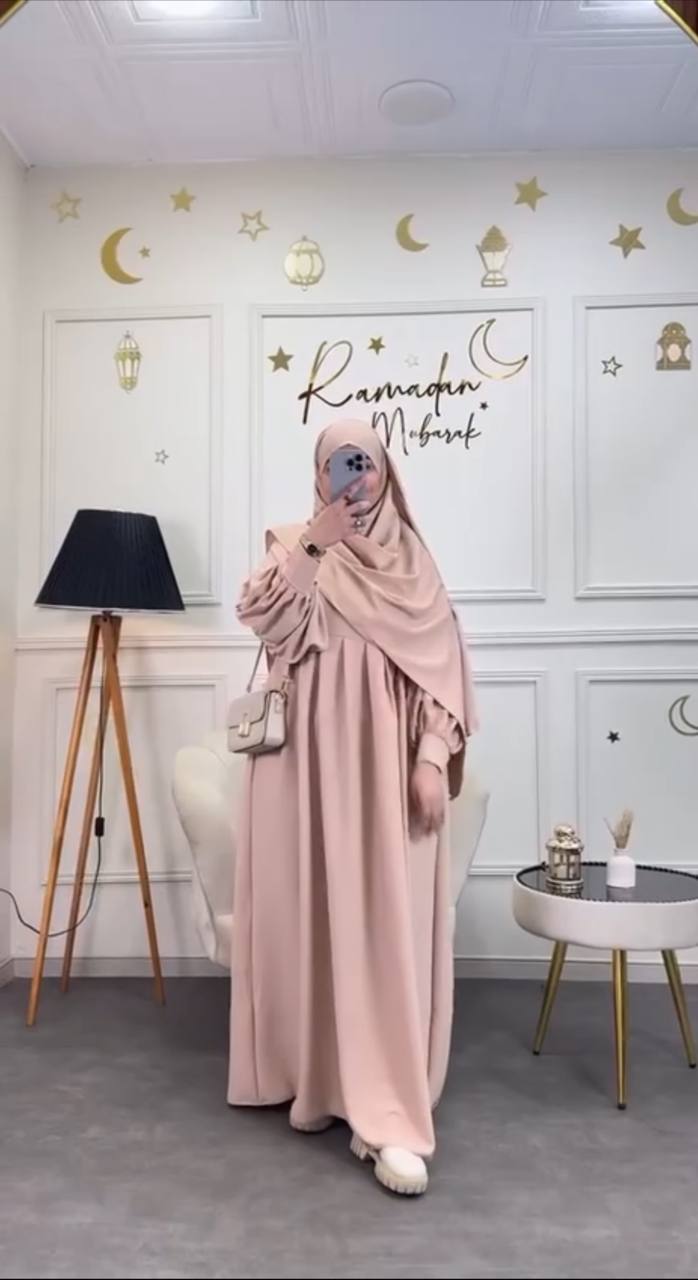 عباية فاخرة بالشال – أناقة واحتشام في إطلالة واحدة