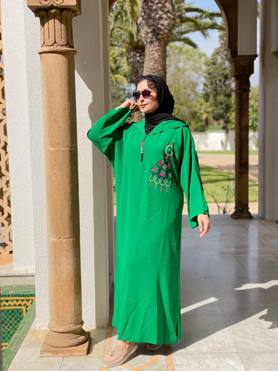 جلابة رمضانية بطرزة عصرية – ثوب كريب روزا حرير
