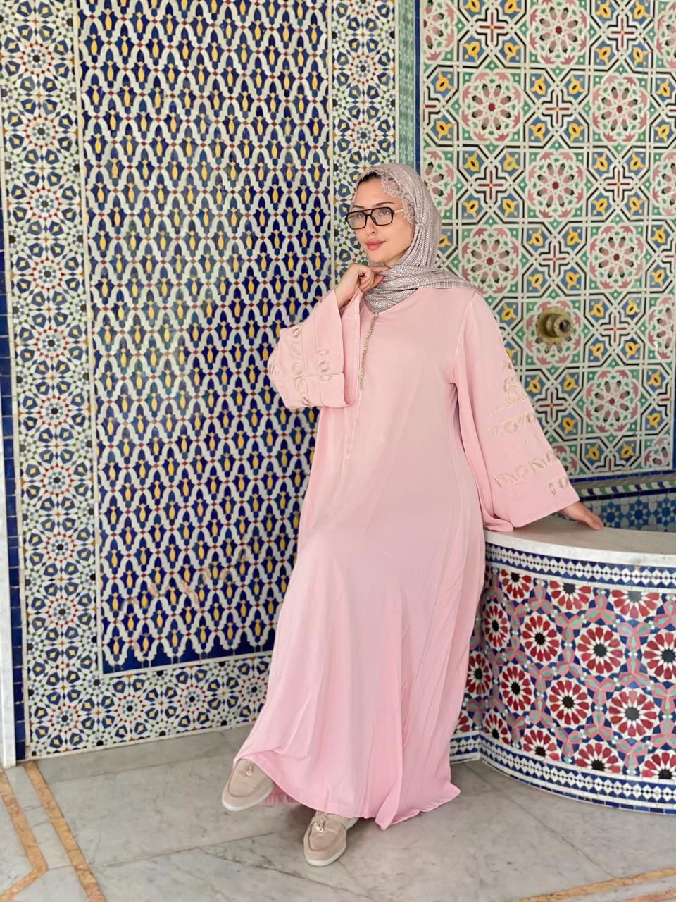 قفطان رمضاني بطرزة عصرية – ثوب كريب روزا حرير
